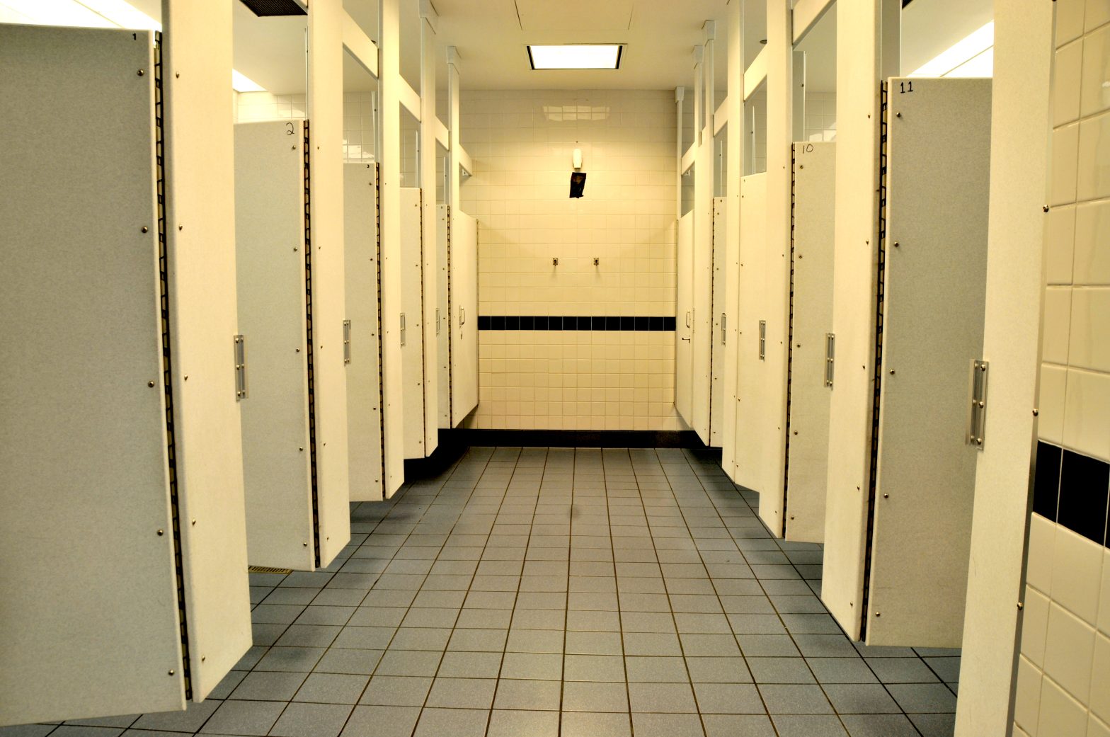 Shopping Mall Restroom Plumbing Maintenance Guide